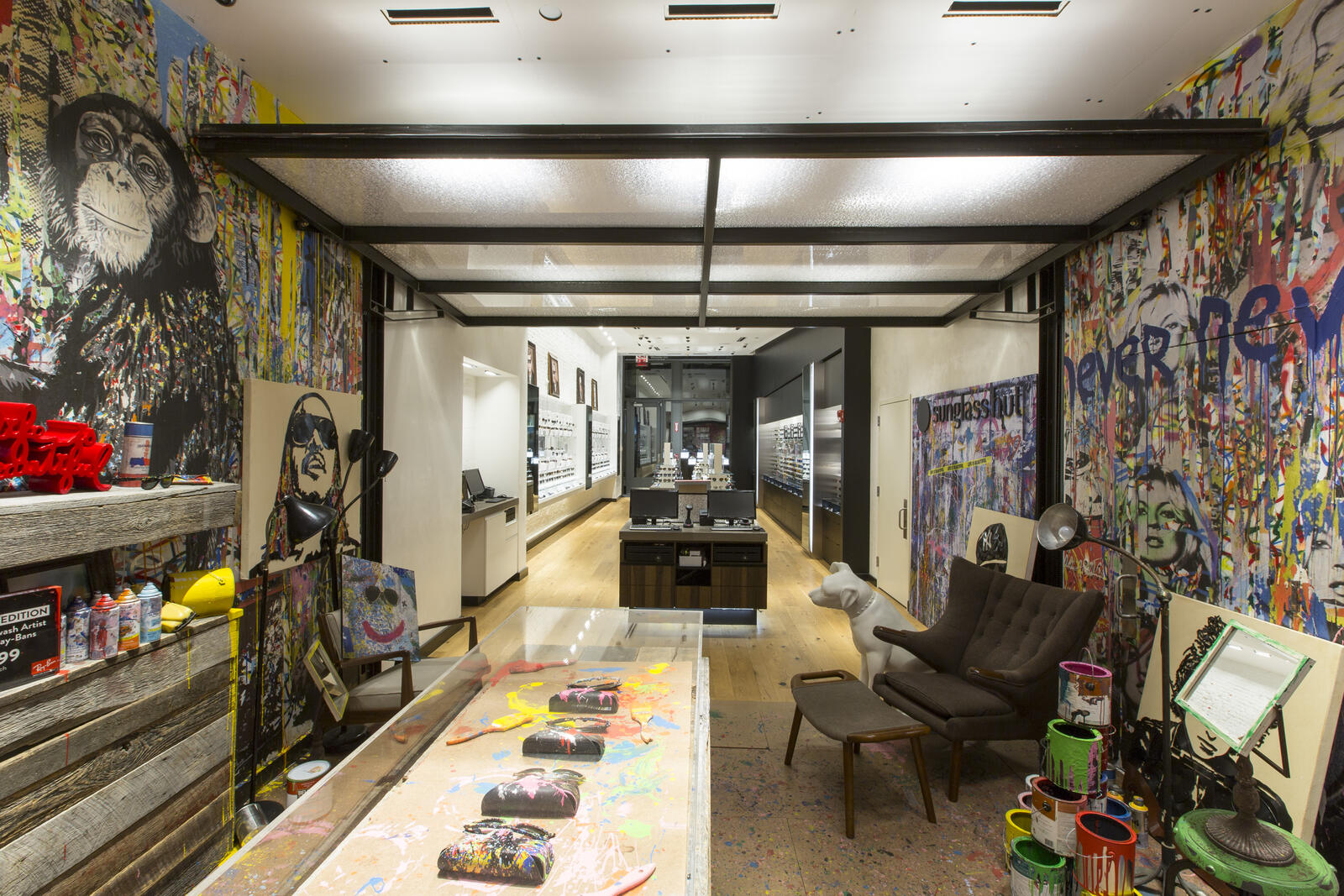 Sunglass Hut, image 1 of 4